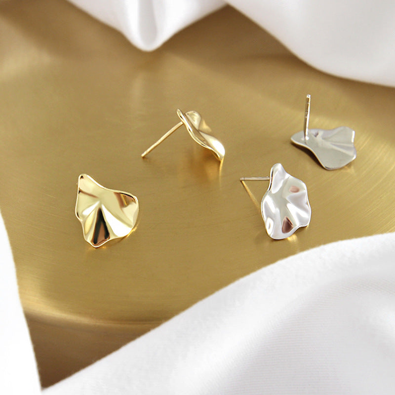 Lueur de Feuille Stud Earrings