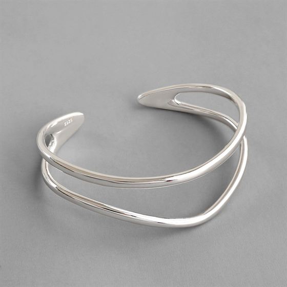 Élégance Fluide Bangle