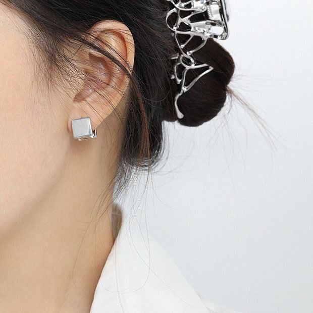 Starry Embrace Earring