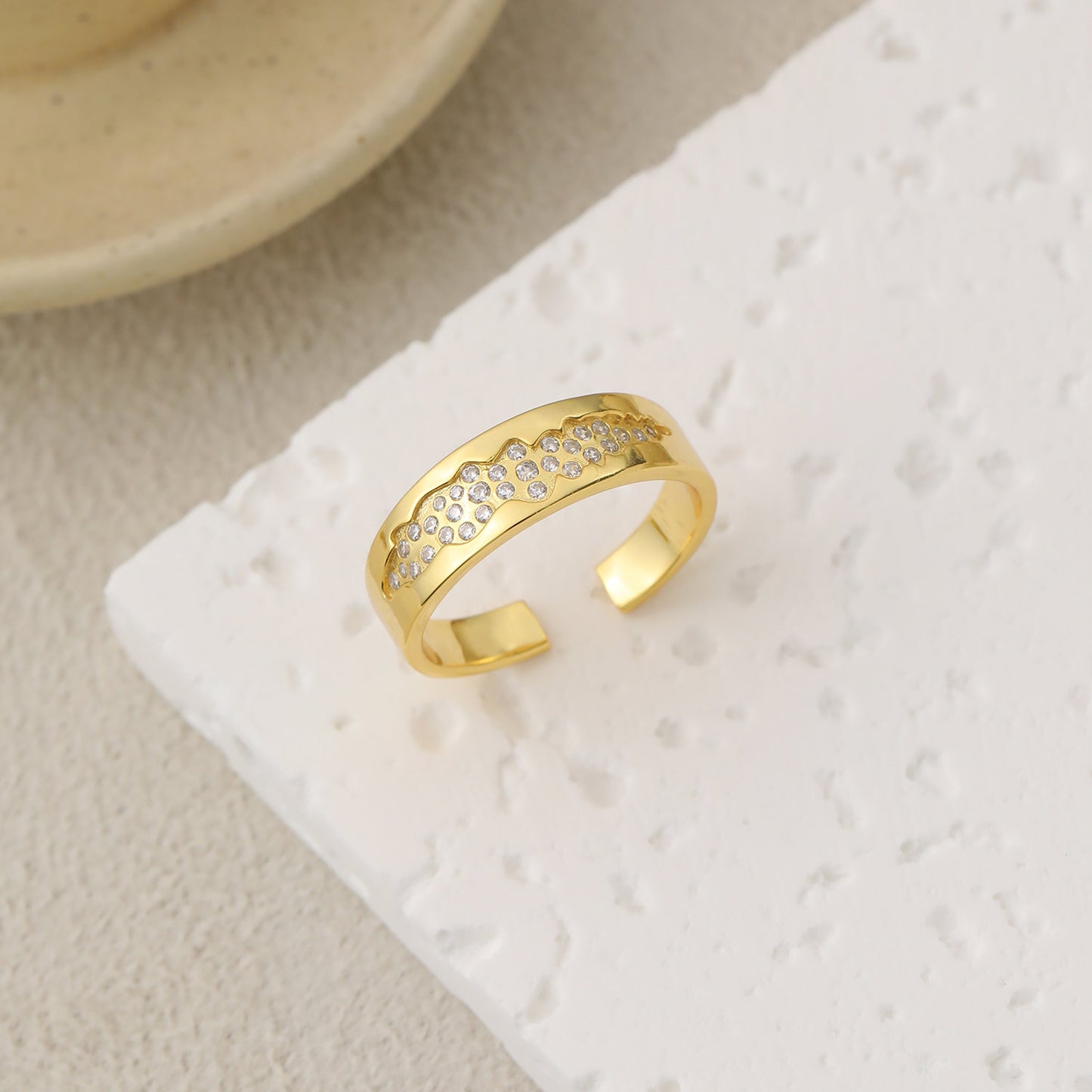 Onda di Luce Adjustable Ring